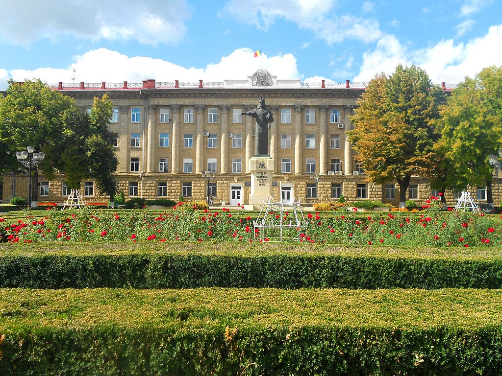 Bălți city centre and City Hall